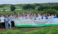 Du học sinh Việt hỗ trợ &apos;xóa nhà tạm&apos; tại Bình Dương 