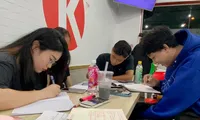 Giới trẻ &apos;đóng đô&apos; hàng giờ ở quán cafe 