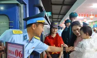 Hơn 1.000 bộ đội và dân quân tiếp tục vào miền Nam hợp luyện diễu binh